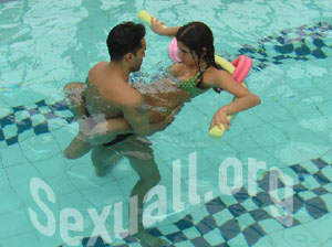 Posici�n sexual flotante por delante